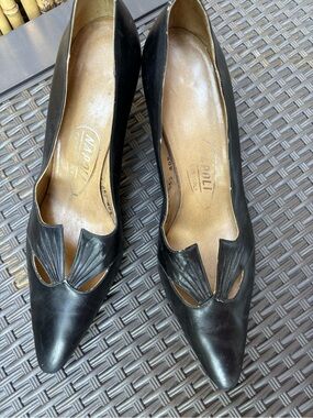 Vintage 65’ Napoli Italian All Leather Black Pointed-Toe Women's kitten heels